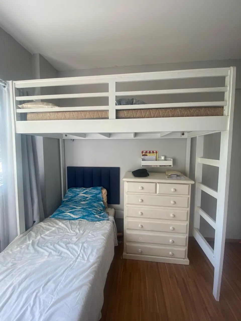 Cama beliche ( somente e a de cima)