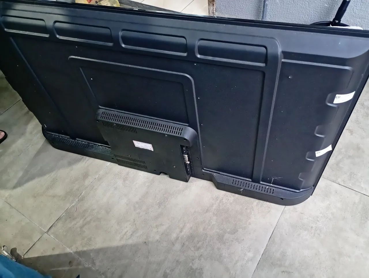 Televisor para retirada de peças 