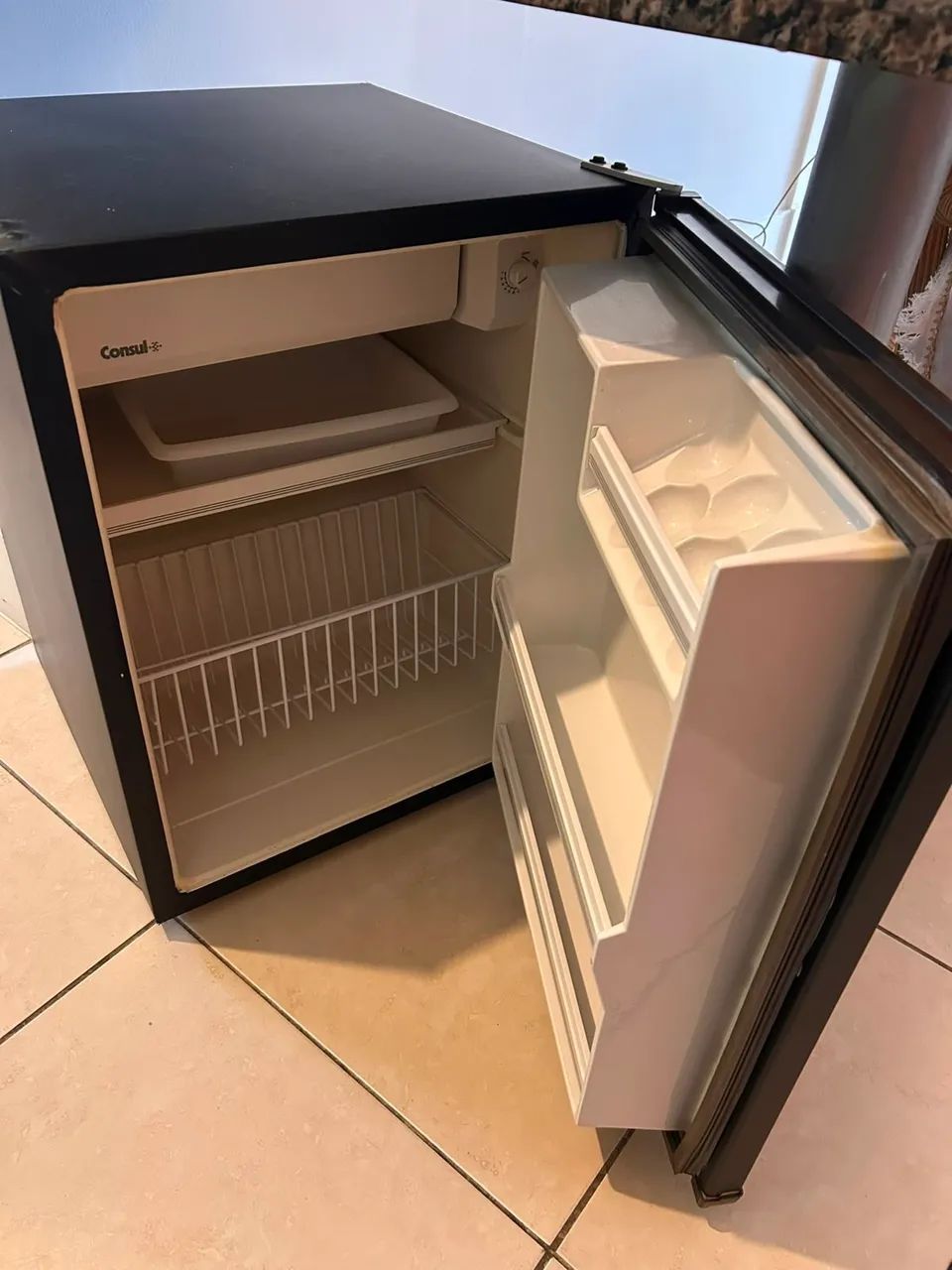 Frigobar Consul Preto  (48x60x52 cm)  - Foto 2