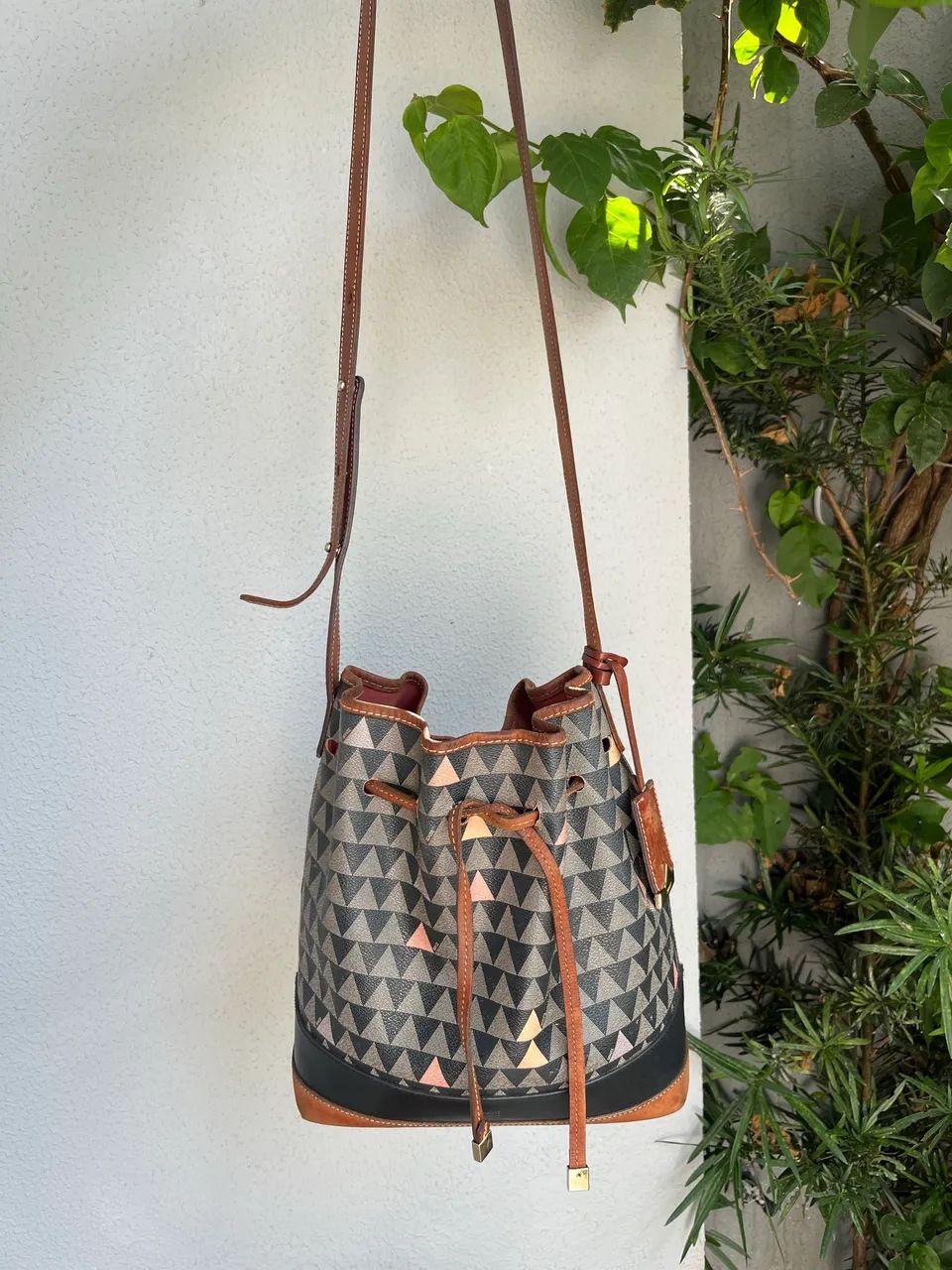 Bolsa Saco Triangle Schutz Original - Foto 2