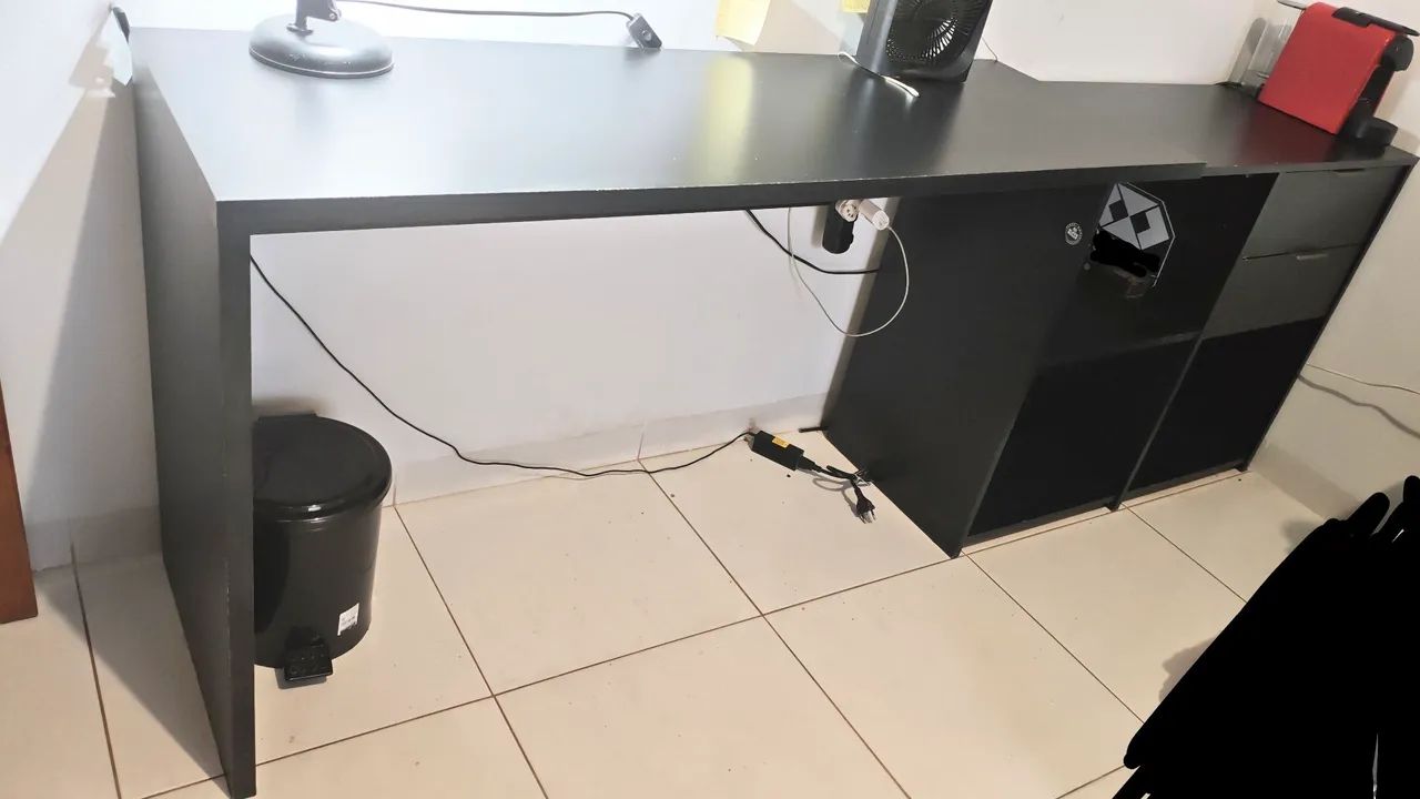 Escrivaninha com 3 nichos e 2 gavetas - Foto 4