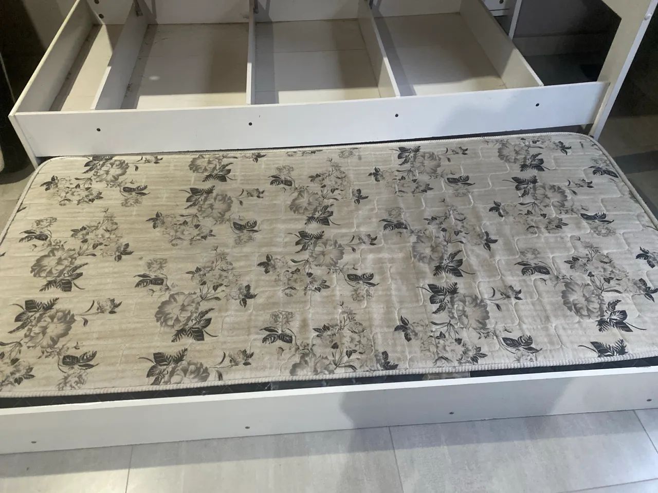CAMA SOLTEIRO COM AUXILIAR E BAÚ  - Foto 2
