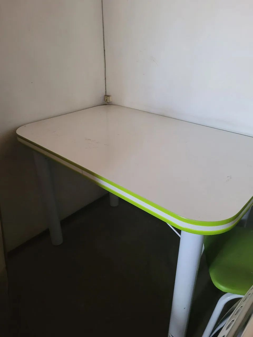 Mesa de Fórmica c 4 Cadeiras