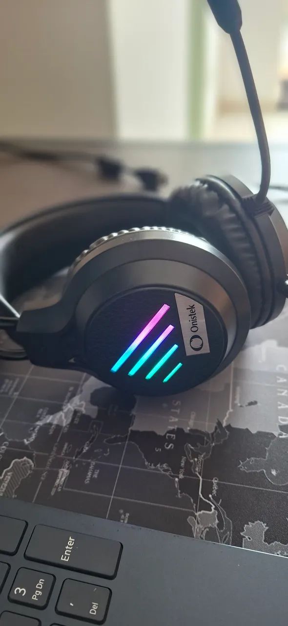 Fone com microfone gamer RGB