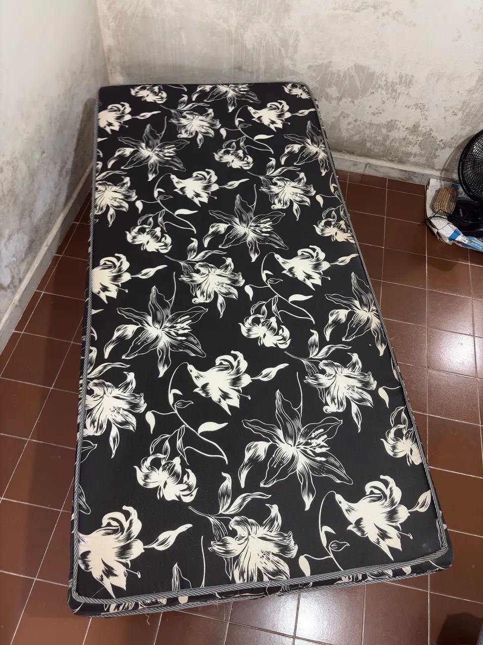 Cama Box de Solteiro com Colchão - Conservada - Foto 3