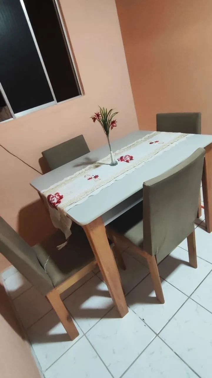 Mesa 4 cadeiras 