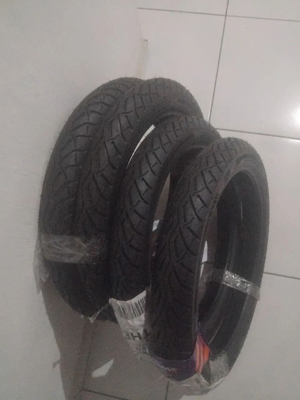 Vendo pneus e kit relação para mottu sport 