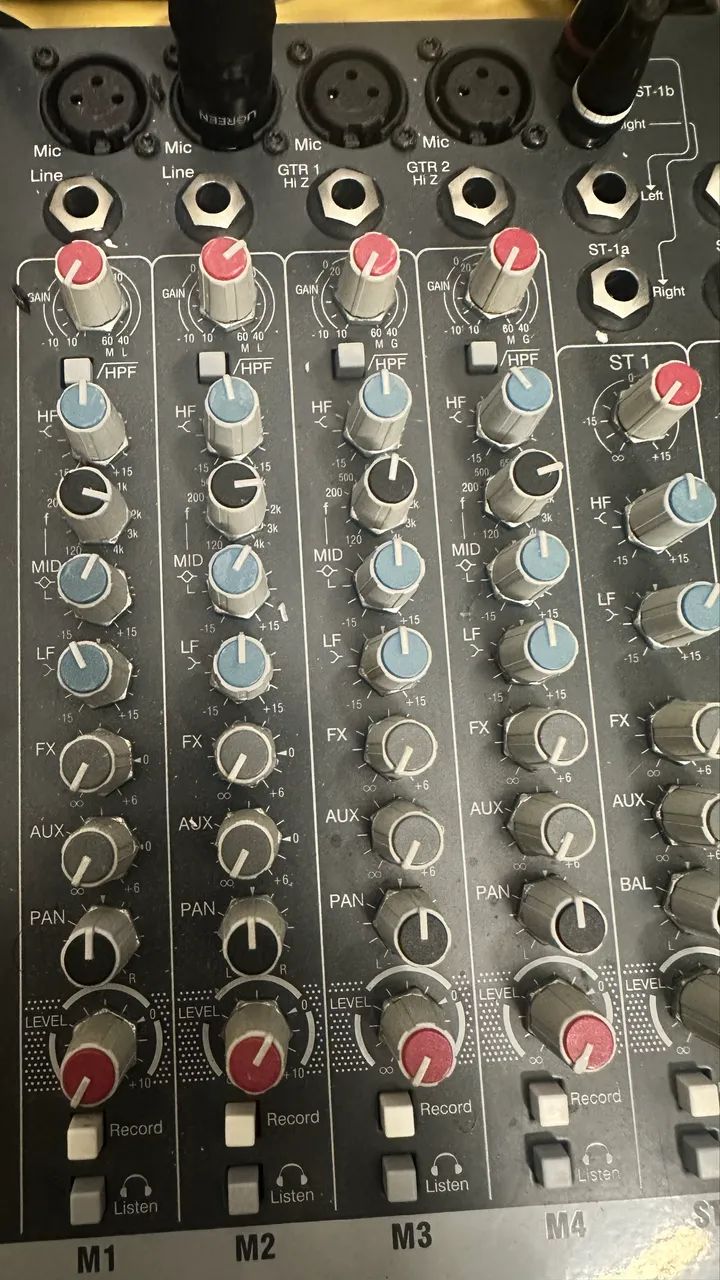Mesa de som 10 canais eq paramétrico Allen Heath Zed 10 Americana