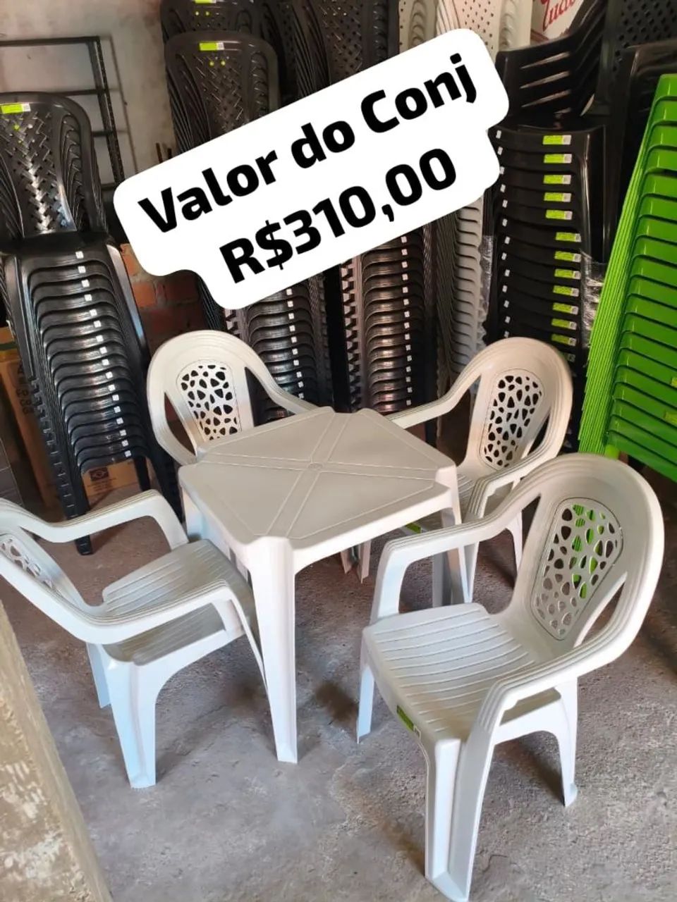 Conjunto de Mesa e Cadeiras de Plástico - Foto 2