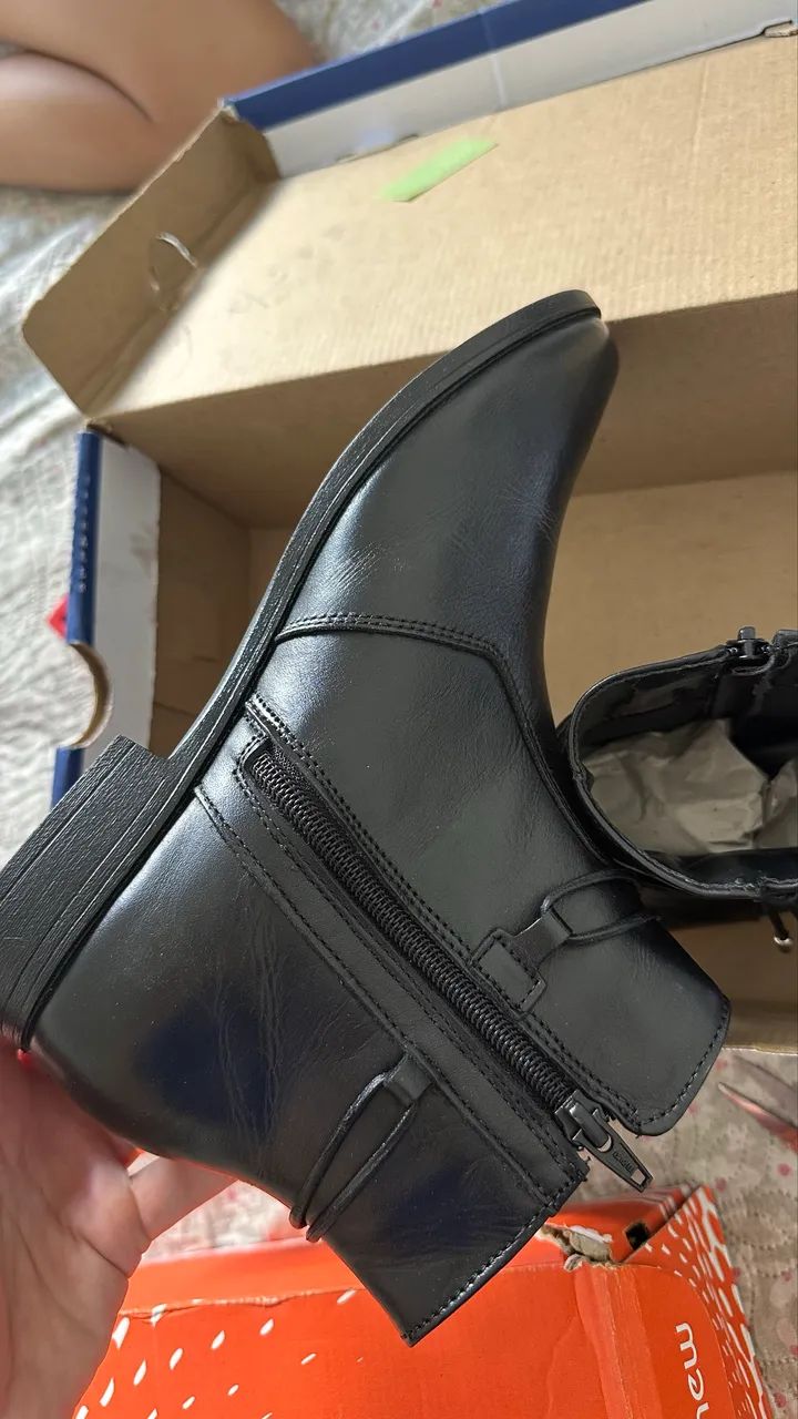 Bota em couro cano curto NOVA - Foto 2