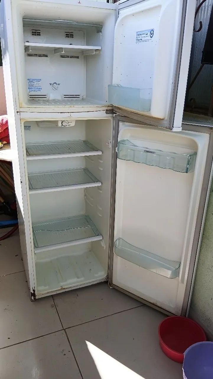 Vendo duas geladeiras  - Foto 2