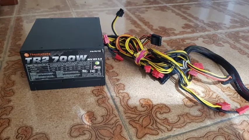 Fonte Thermaltake TR2 700W - ATX 12v 2.3 - Foto 2