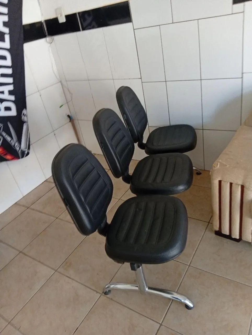 Cadeira de espera para barbearia?ou comercio