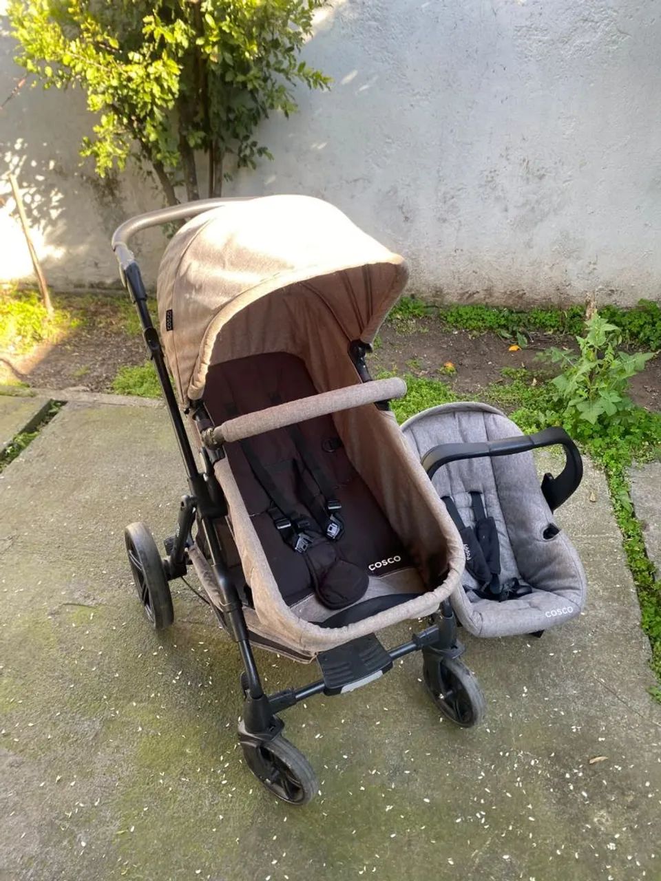 Carrinho de bebê com bebe conforto COSCO - Foto 2