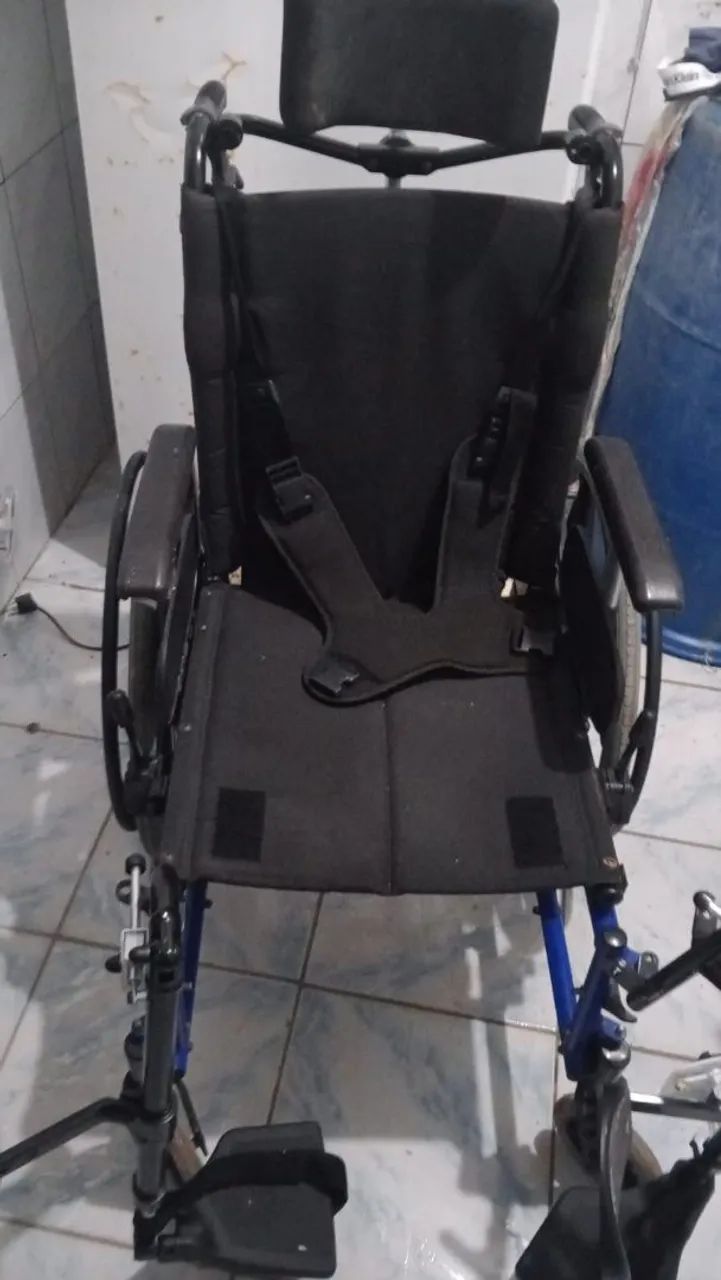 Cadeira de Rodas Manual Leve e Prática - Pouco Uso - Foto 5