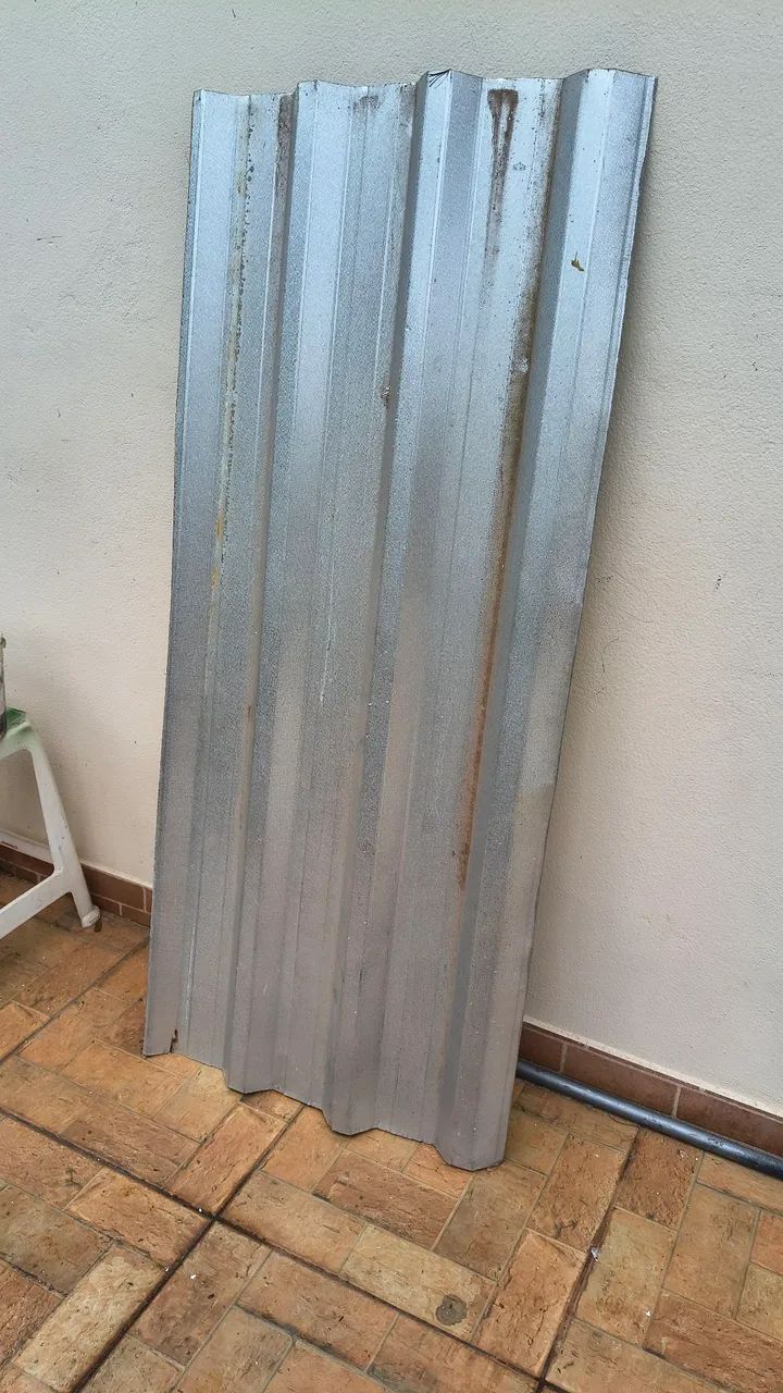 Vendo 8 telhas de zinco