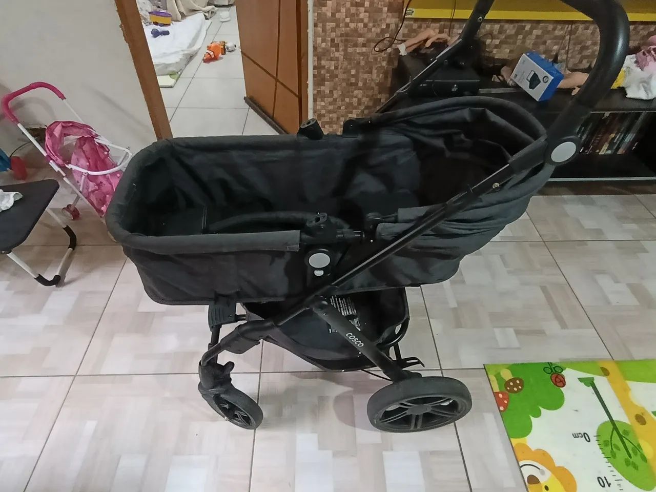 Carrinho de bebê cosco com bebê conforto e base para carro - Foto 2