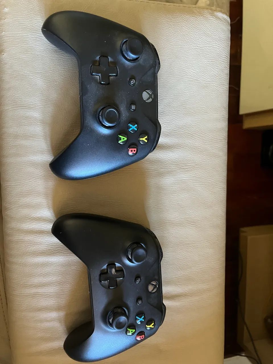 Xbox one X + 2 controles - Foto 2