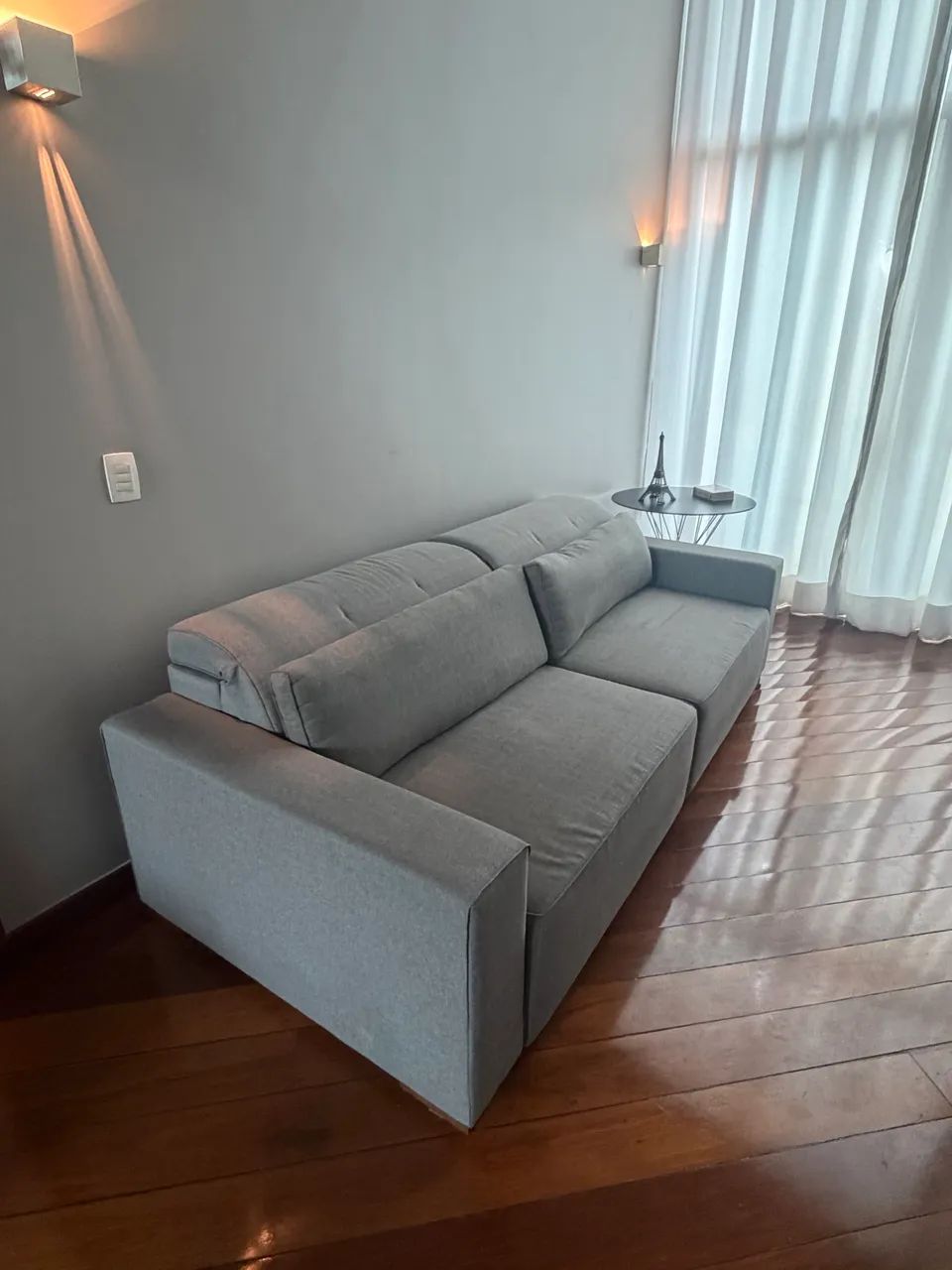 Sofá retrátil desce o encosto 