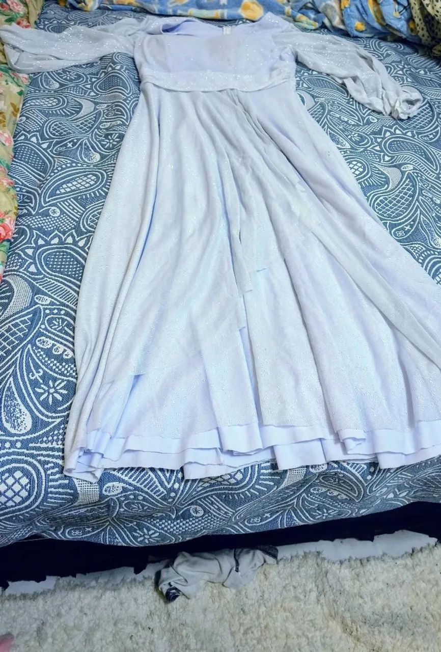 Vestido longo branco brilhoso 