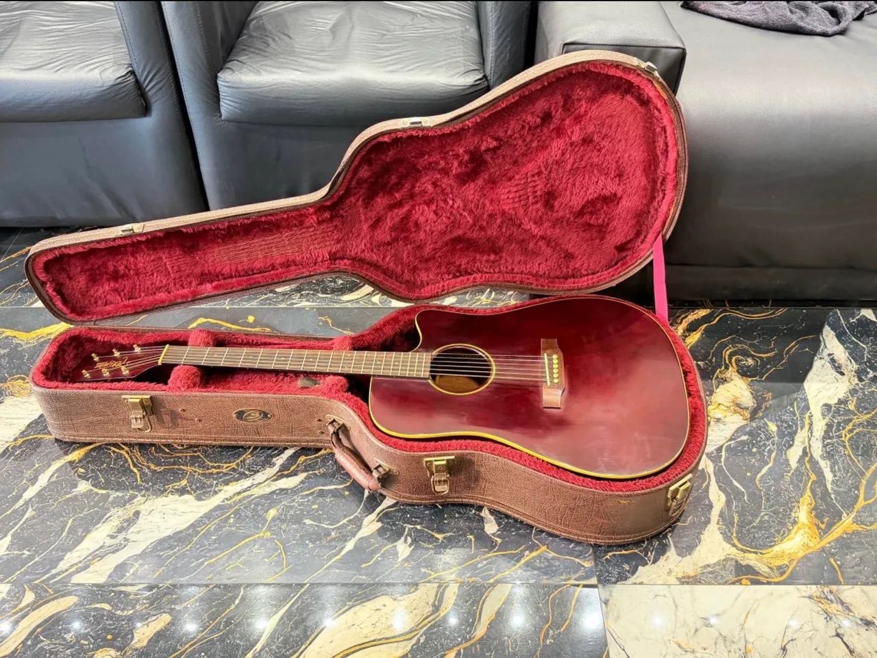 Takamine 