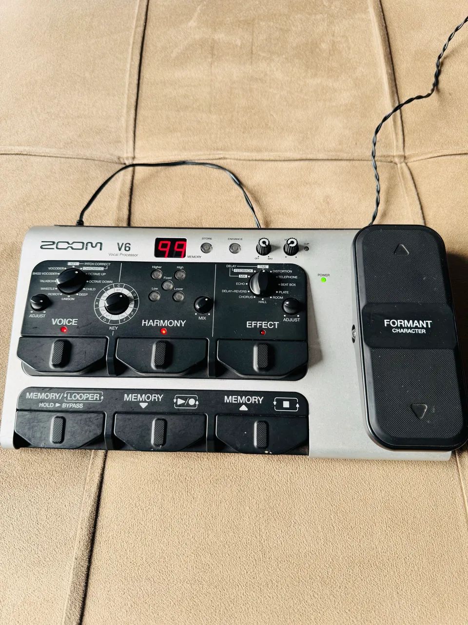 PEDALEIRA VOCAL ZOOM V6 VOCAL PROCESSOR/ INTERFACE DE ÁUDIO