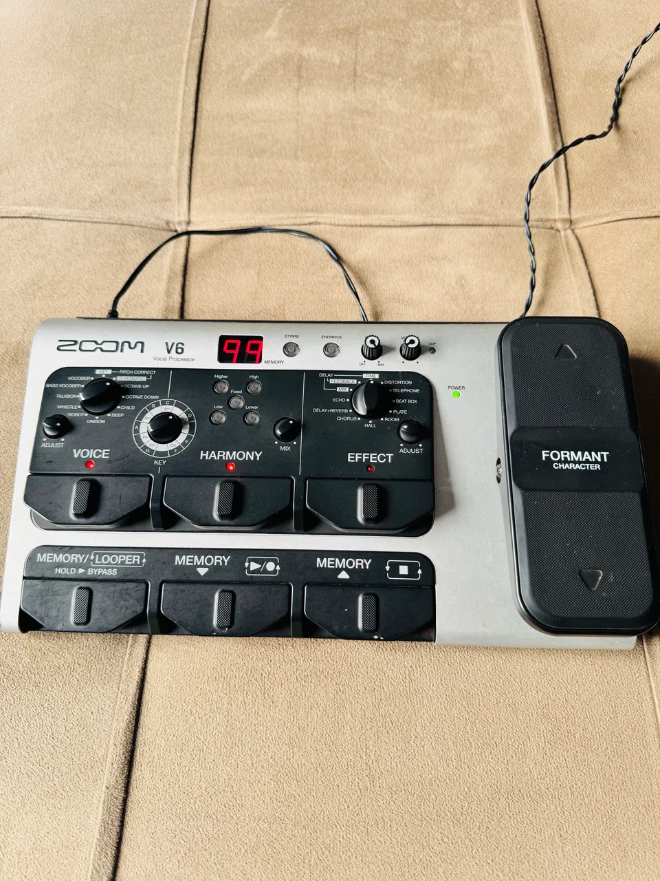 PEDALEIRA VOCAL ZOOM V6 VOCAL PROCESSOR/ INTERFACE DE ÁUDIO