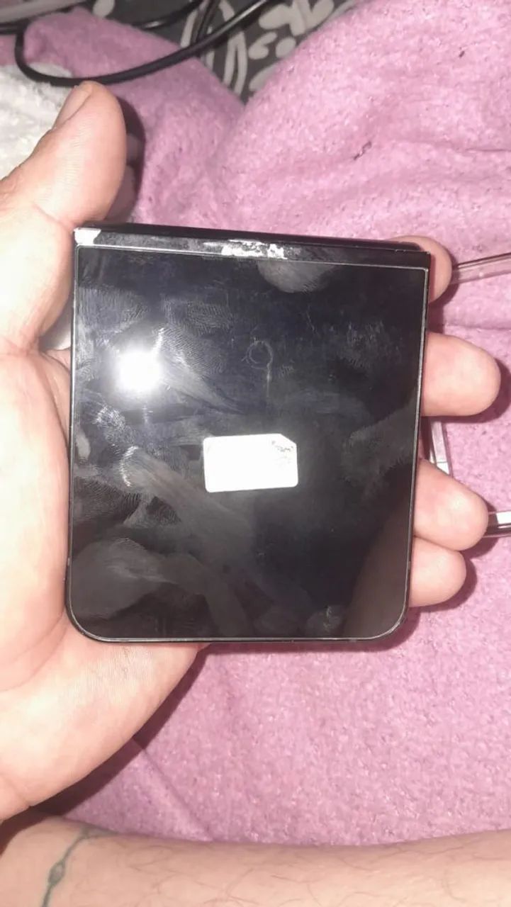 Z Flip Seminovo Com Caixa e Acessórios  - Foto 4