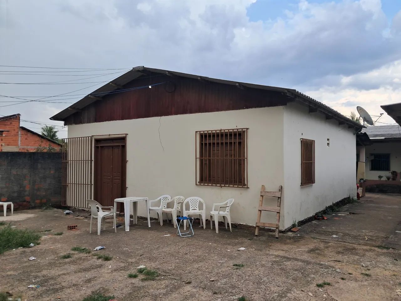 Vendo casa com 03 apto atrás. Todos ja alugados - Foto 3