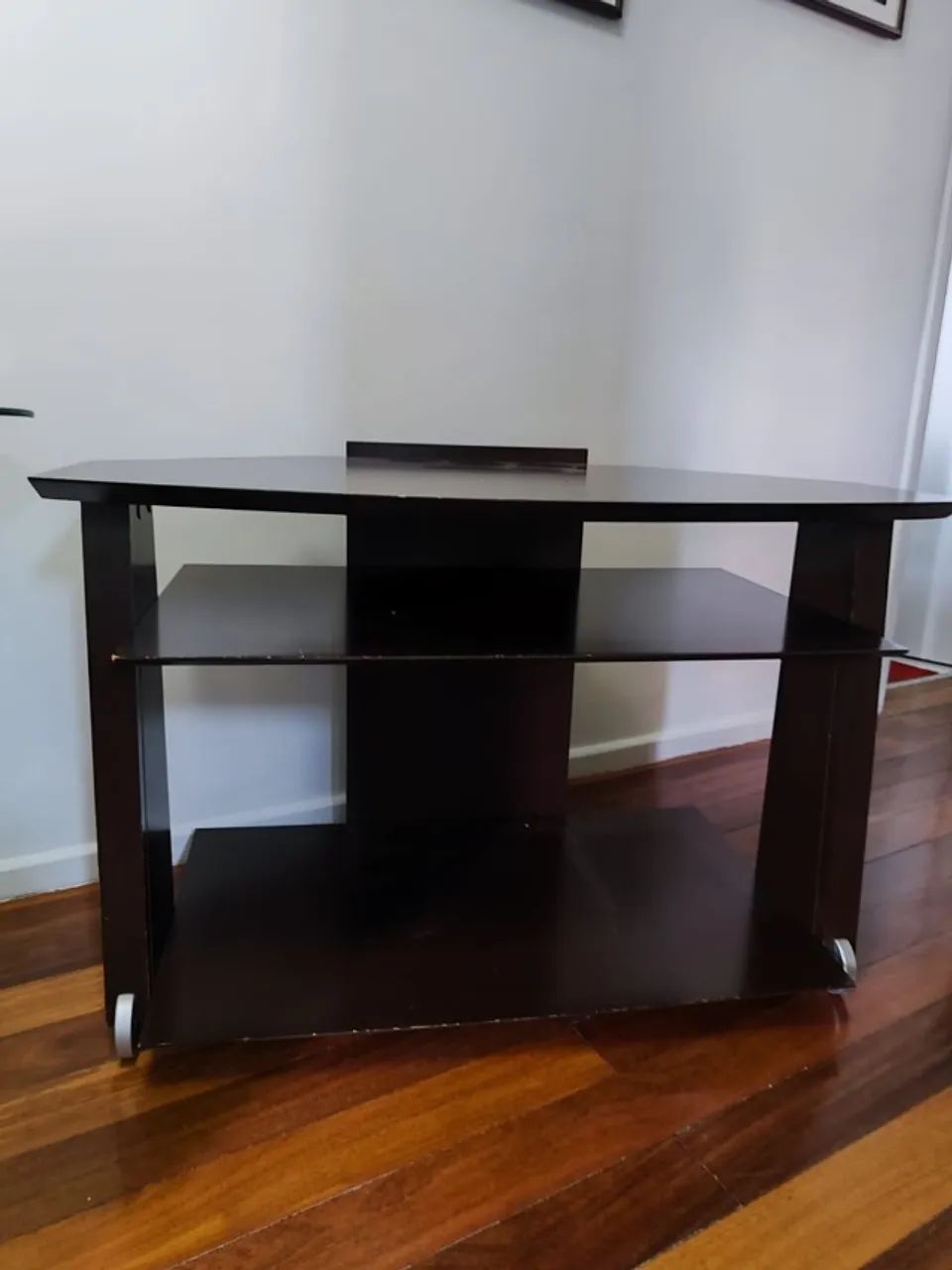Rack para televisão em ótimo estado de conservação e preço imperdível - Foto 2