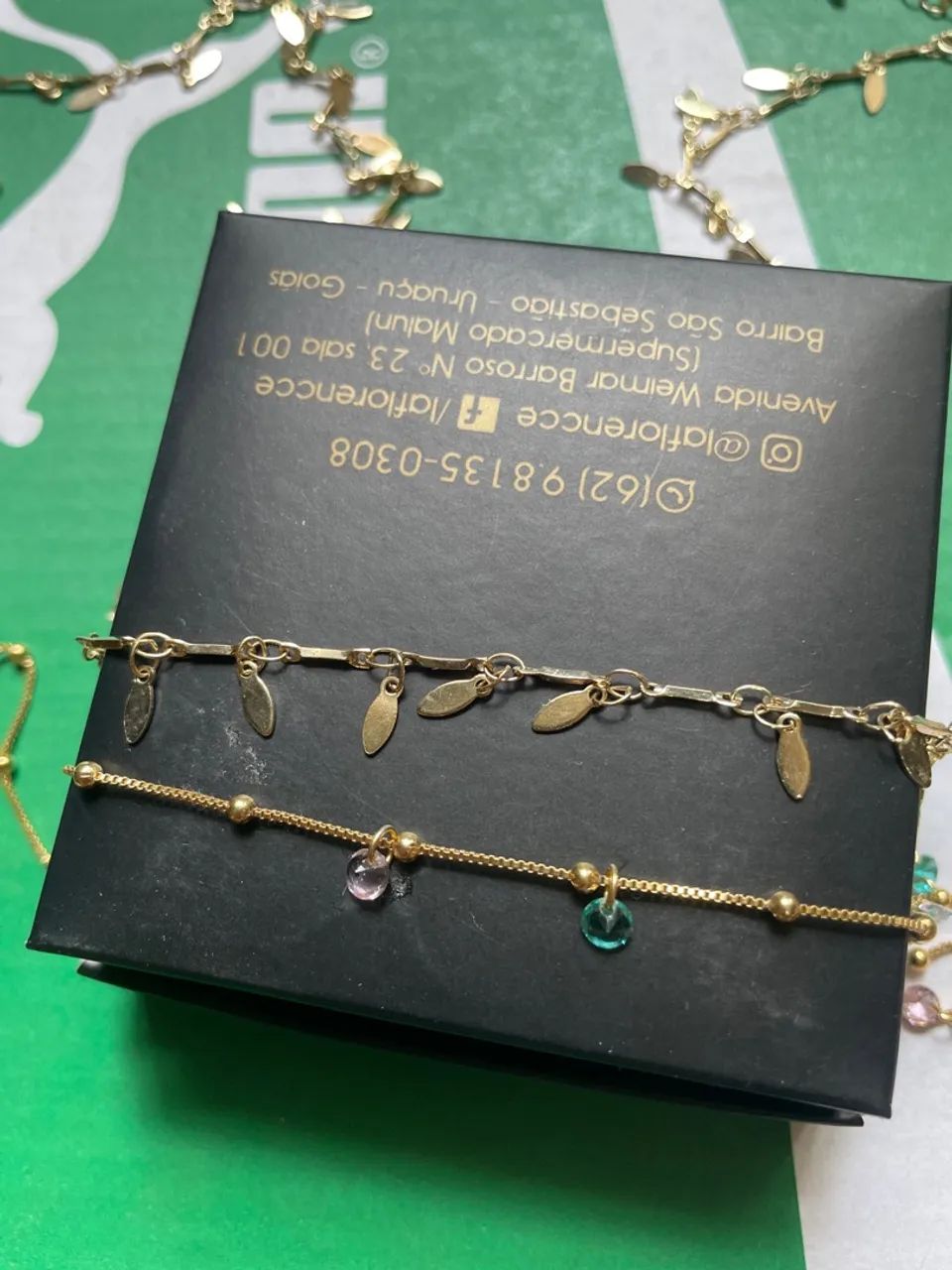 conjunto de colares dourados 