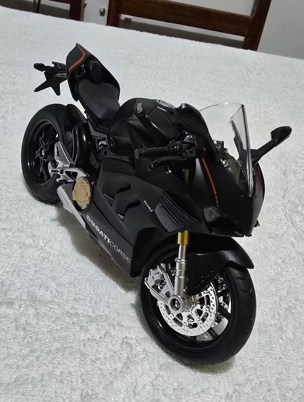 Moto miniatura Ducati Panigale V4-S preta  - Foto 2