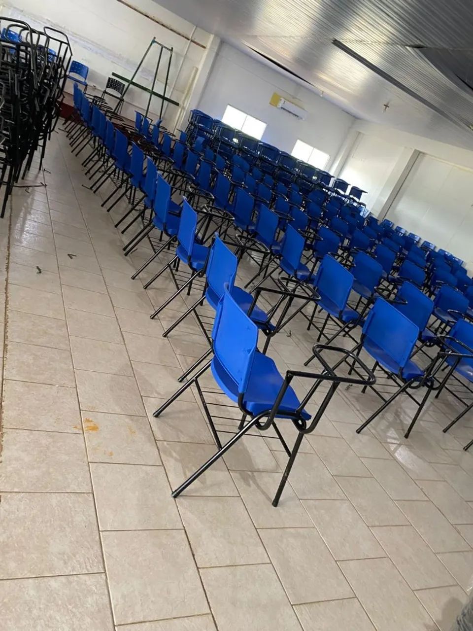 Cadeiras escolar de plástico azul - Foto 3