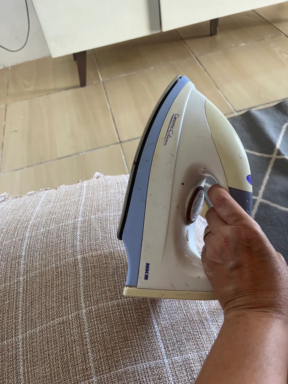 Ferro de roupa - Foto 2