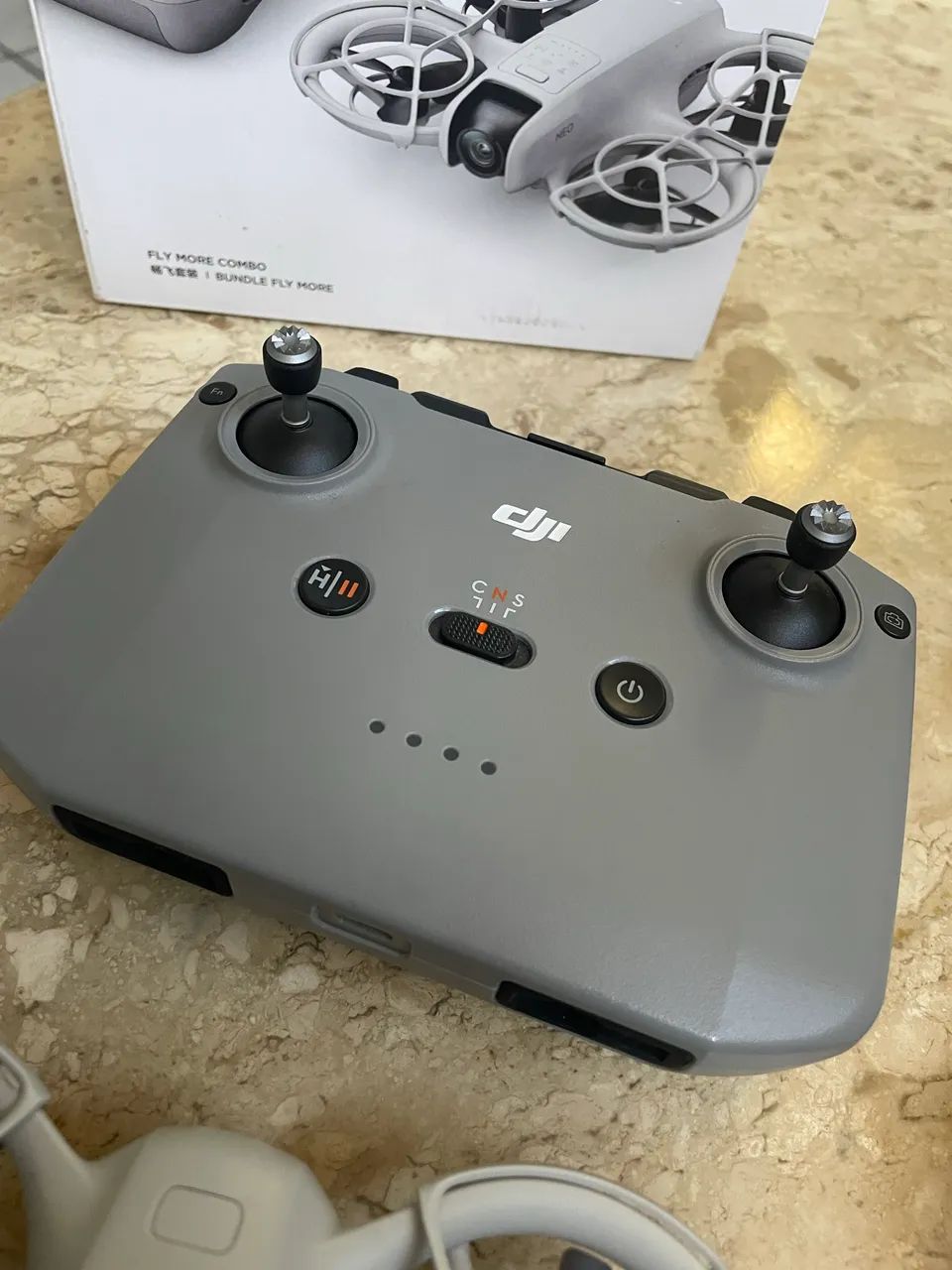 Vendo drone DJI NEO com controle  - Foto 2