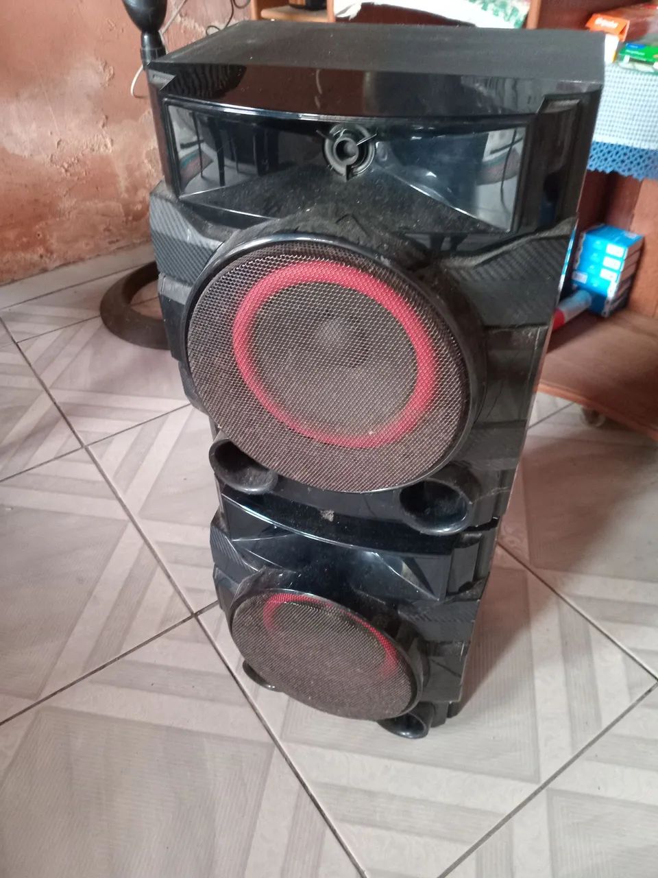 vendo uma caixa de som 