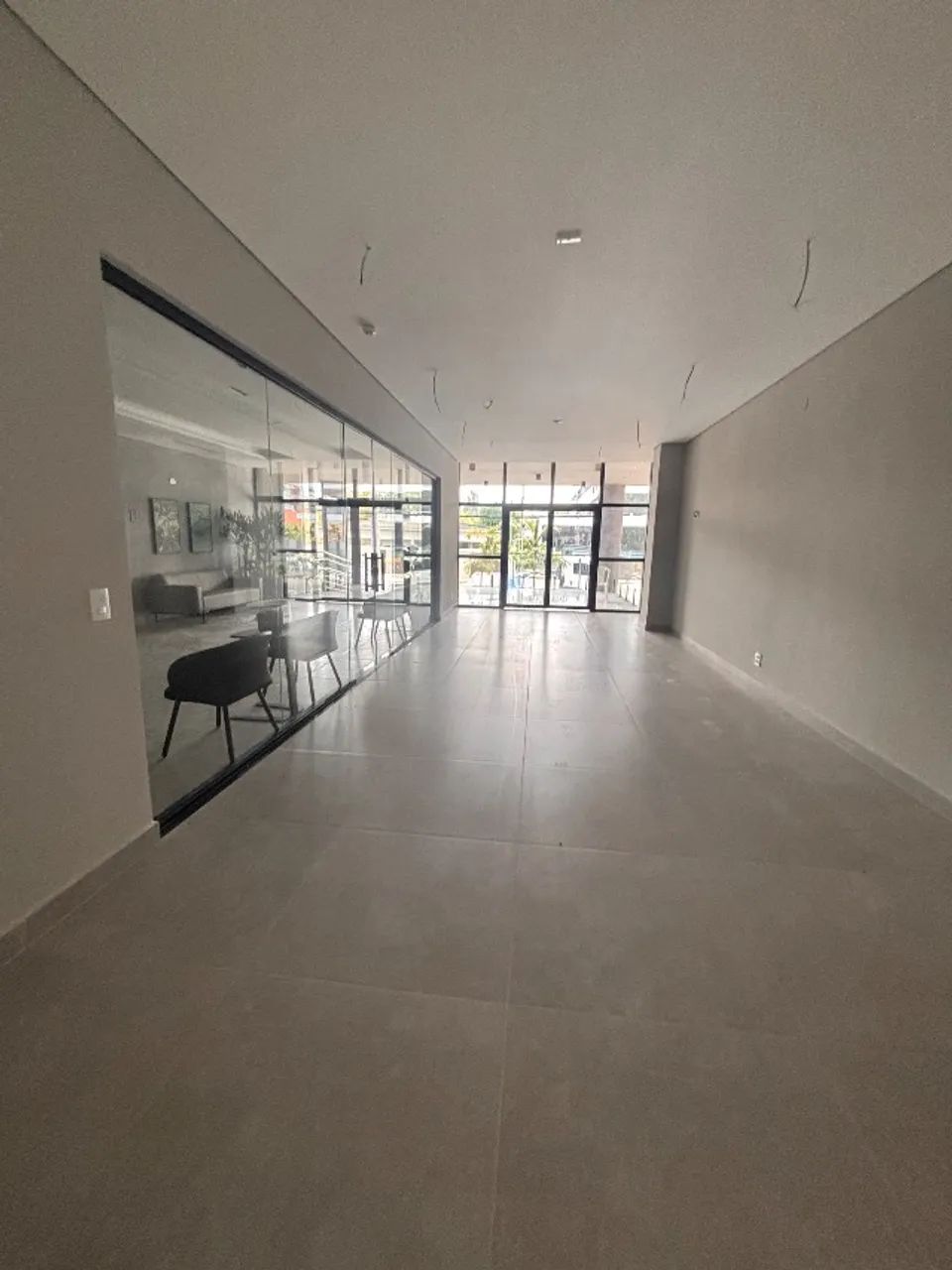 Alugo Sala Comercial T érrea 94 m2 no Adrianópolis  - Foto 2