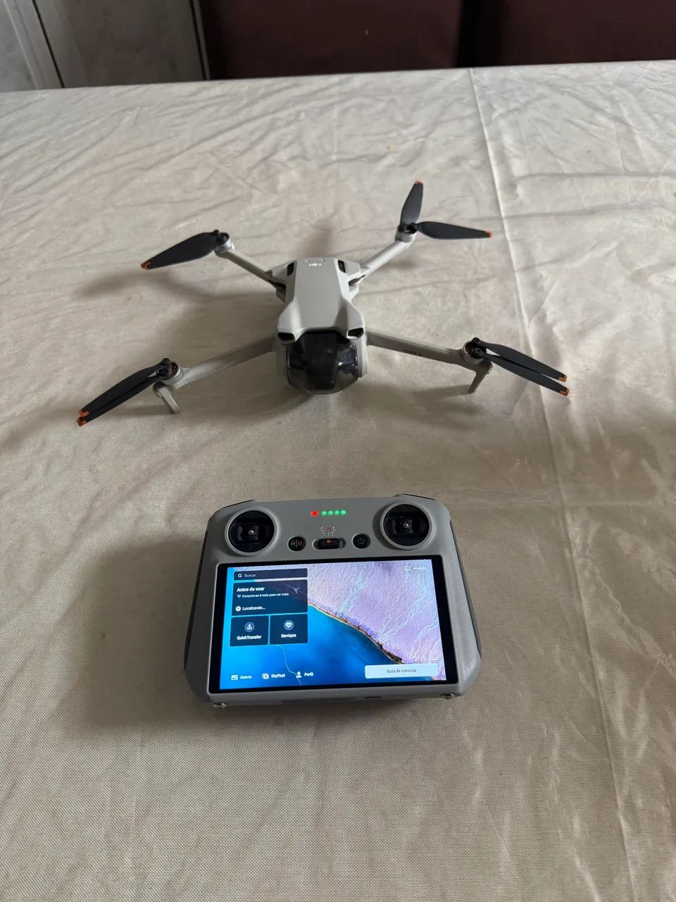 Dji mini 3 com controle com tela + 2 baterias - Foto 3