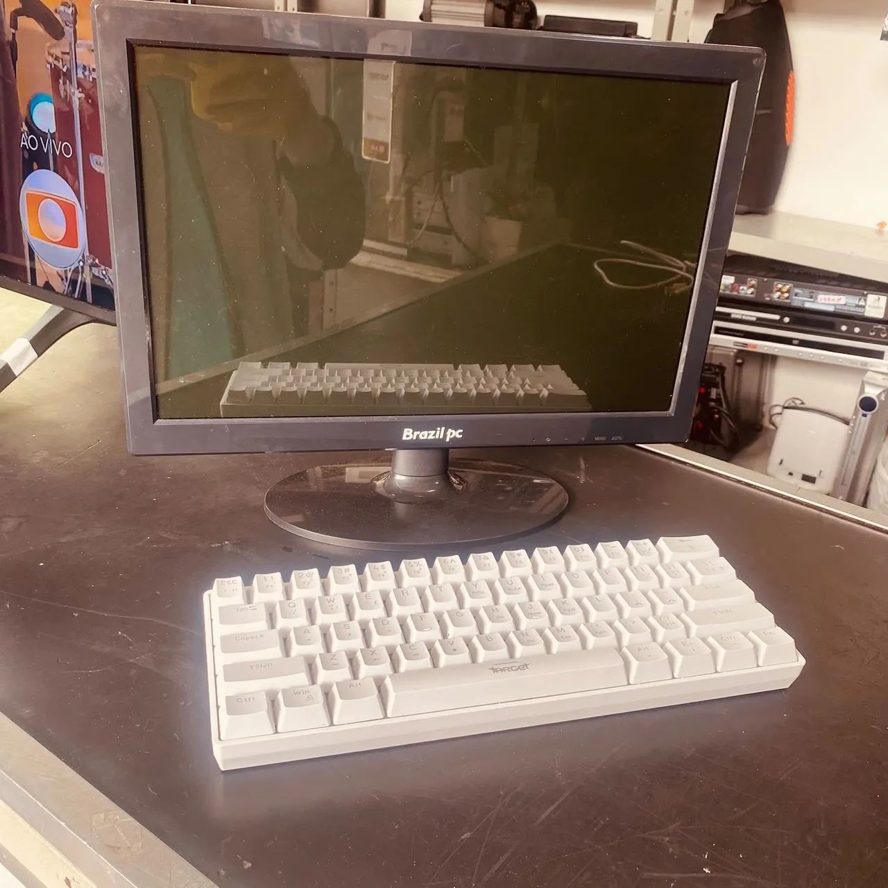 Tela de computador e  teclado