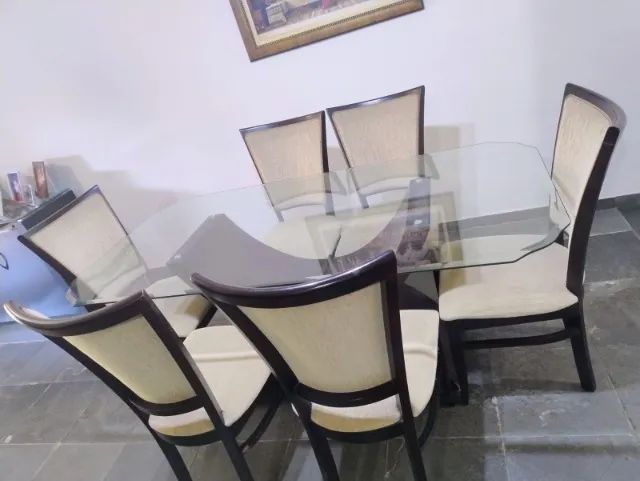 mesa de jantar retangular com tampo de vidro e 6 cadeiras  com assento almofadado e encost - Foto 2