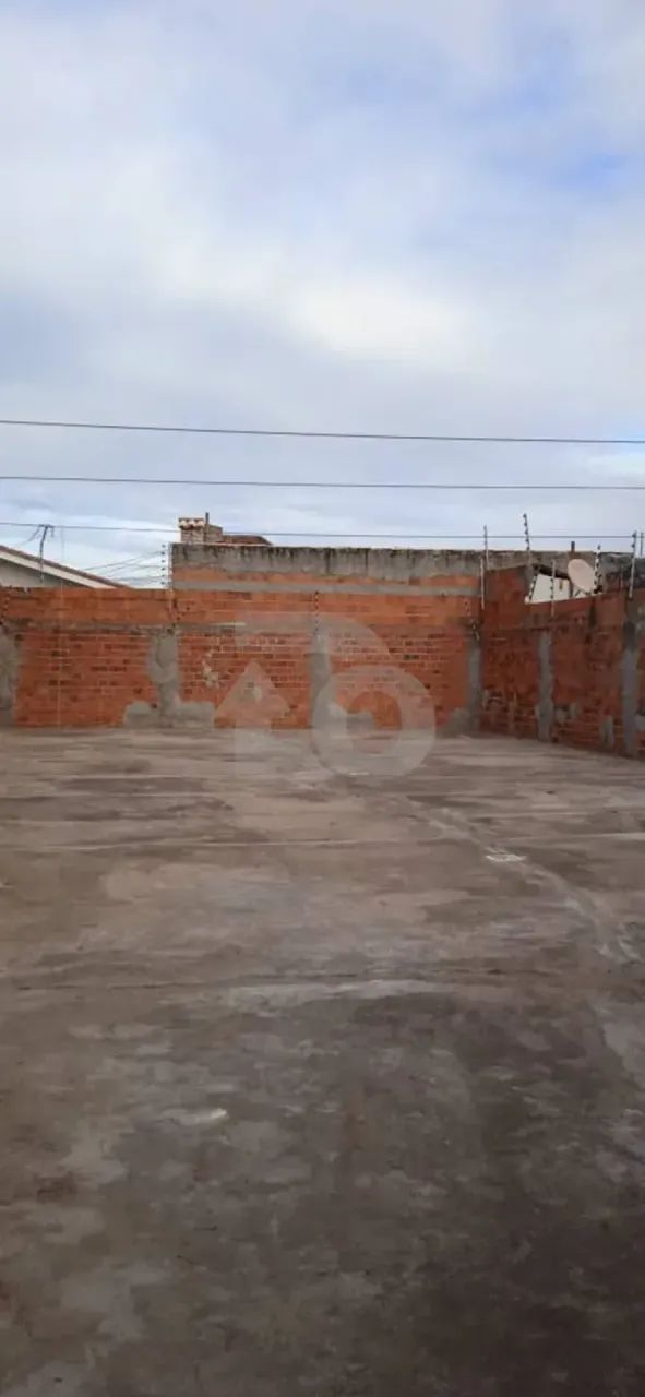 Casa de 250m² no Bairro Aeroporto com 4 Quartos, Quintal, Varanda e Mais