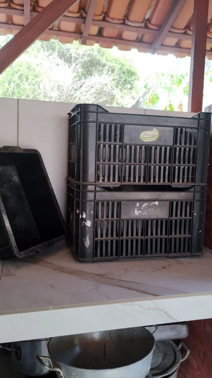 VENDO CESTO PLÁSTICO EXPOSITOR PRETO  - Foto 4