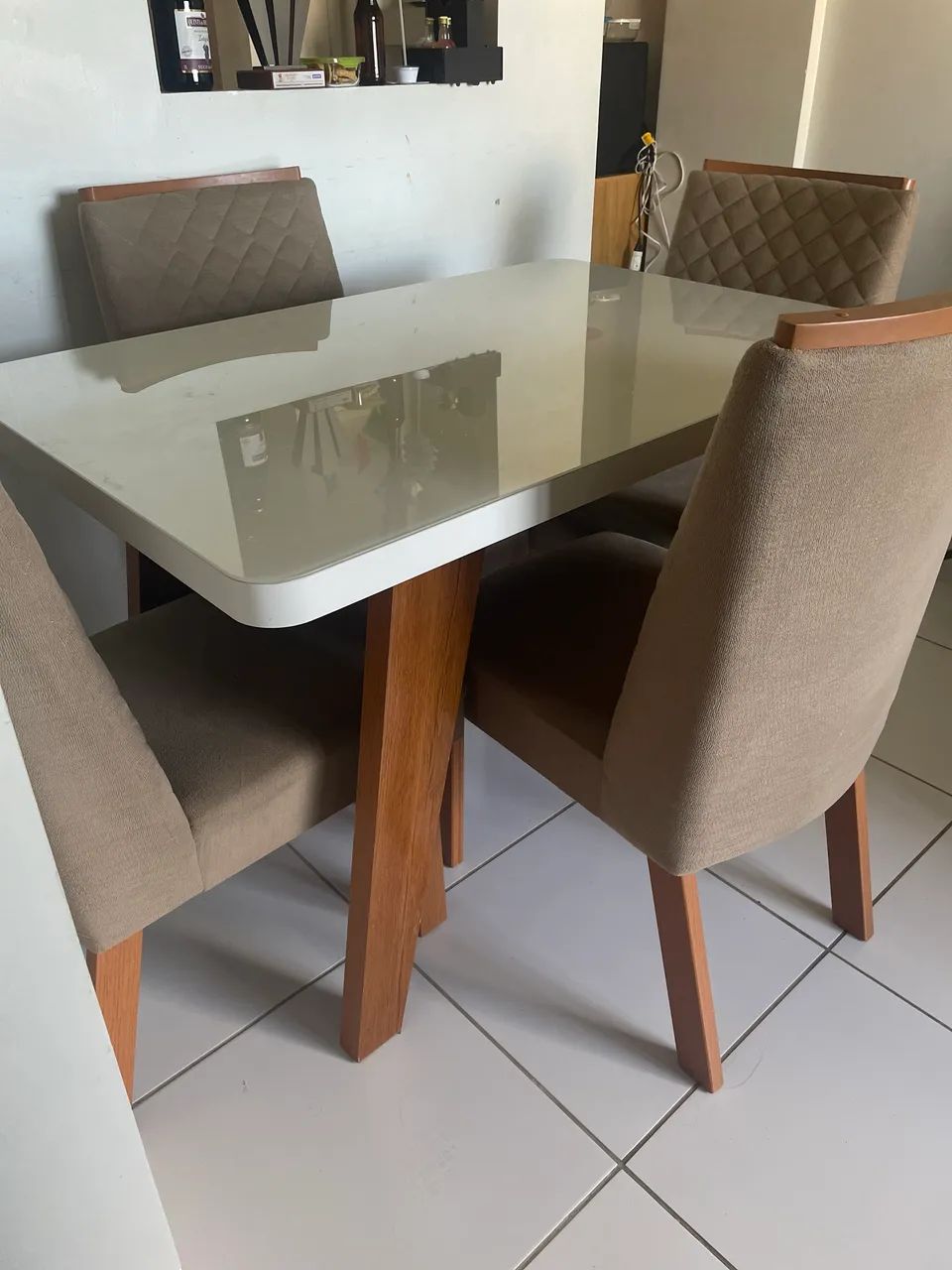 Mesa com 4 cadeiras  - Foto 2
