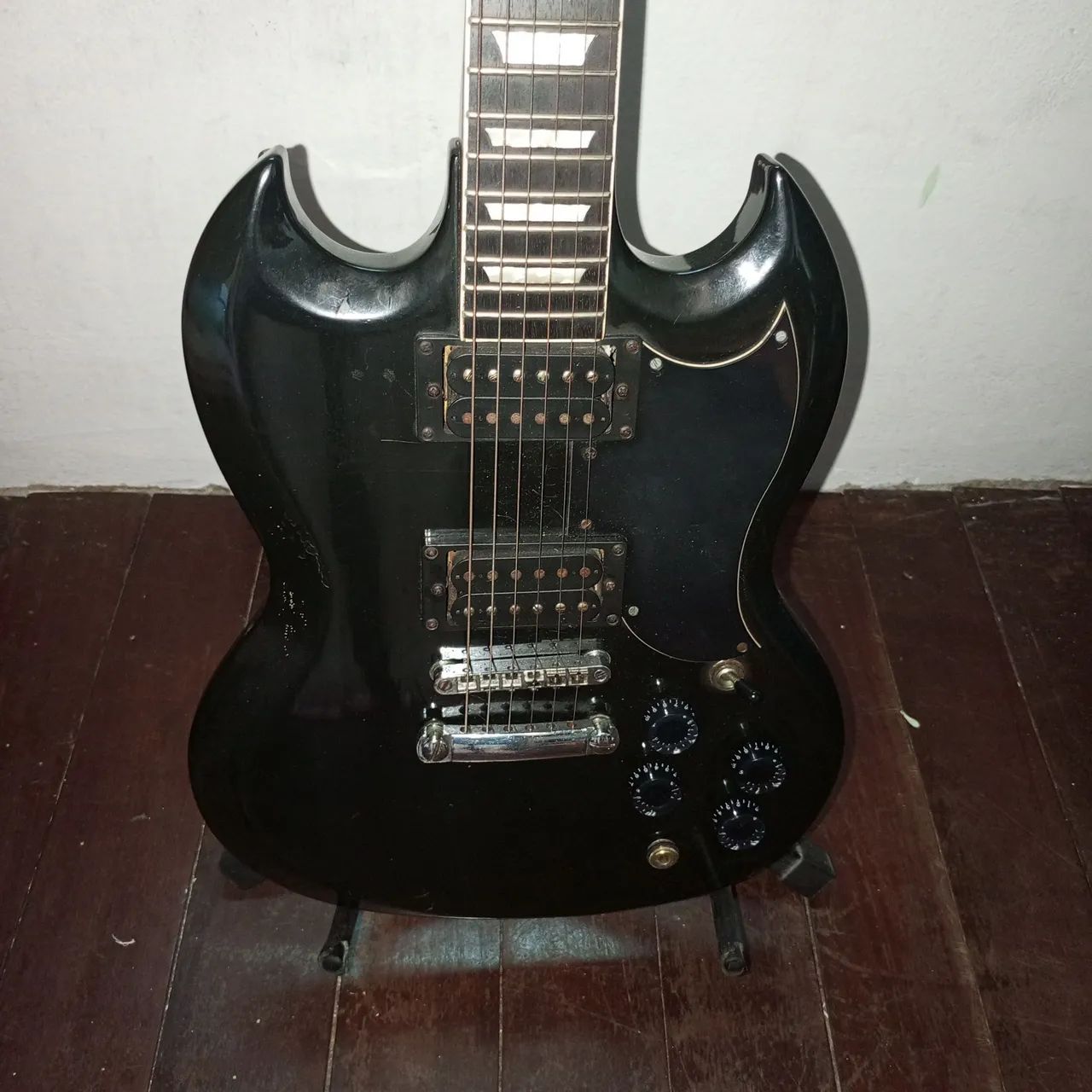 Guitarra SG dolphin 