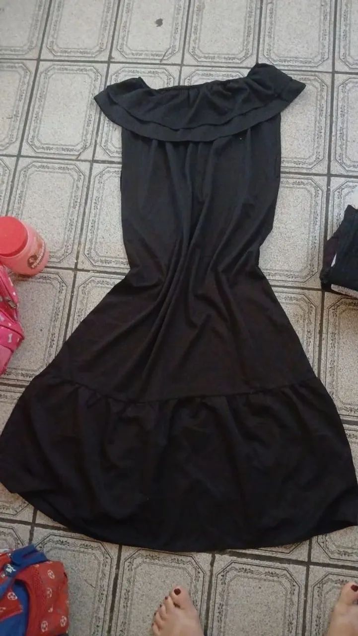 Roupas variadas, vestido, saia, blusa e legue