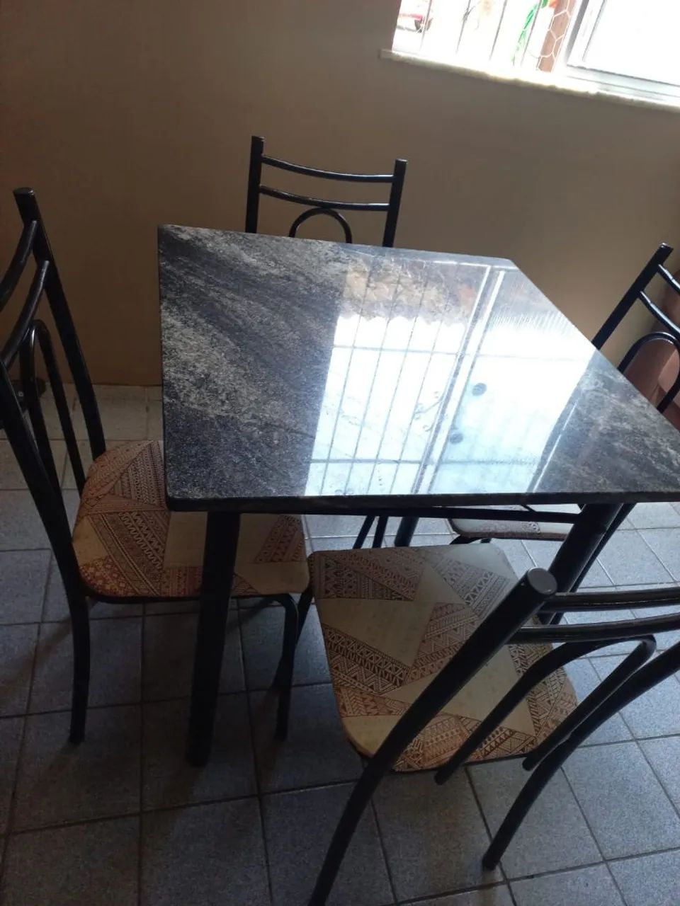 Mesa com 4 cadeiras - Foto 2