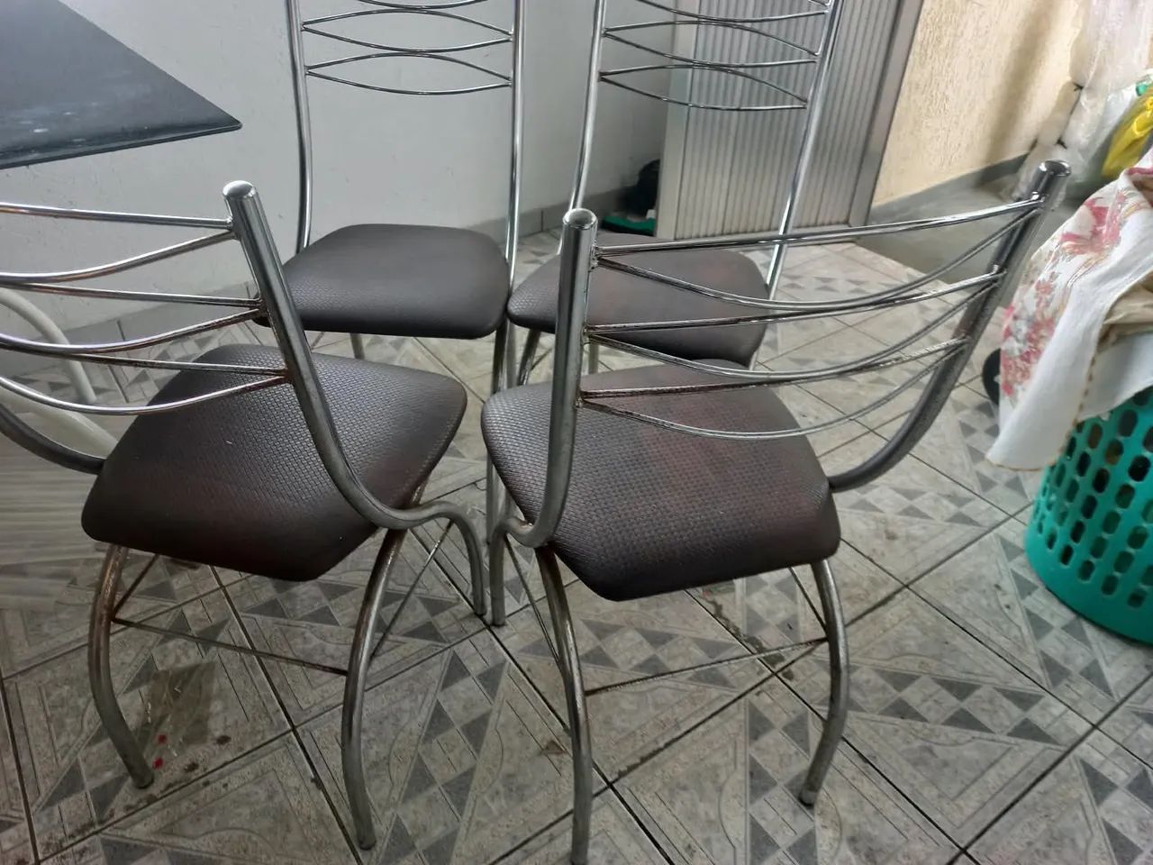 Mês com 4 cadeiras  - Foto 2