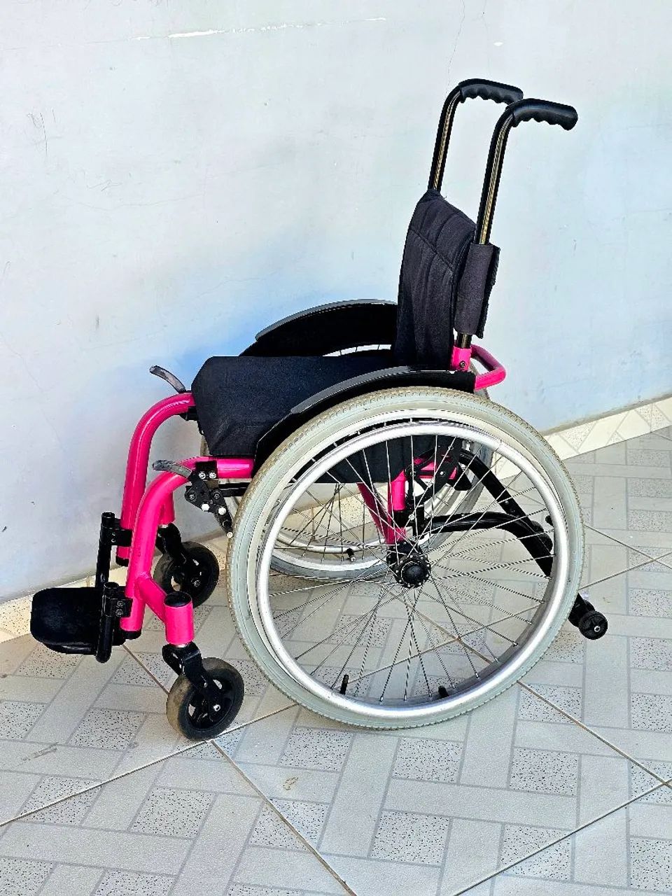 Cadeira de rodas monobloco aro 20 - Foto 2