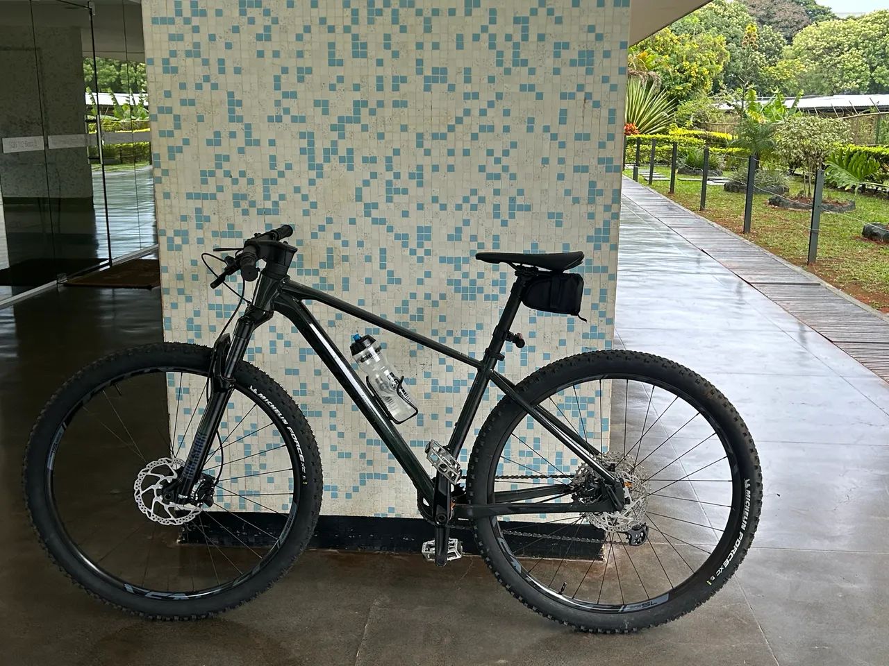 Bicicleta SENSE - Muito Nova. 