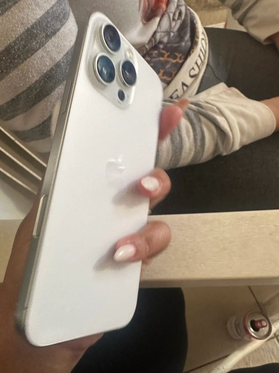 Vendo iPhone 16 pro Max branco bateria 95% - Foto 3